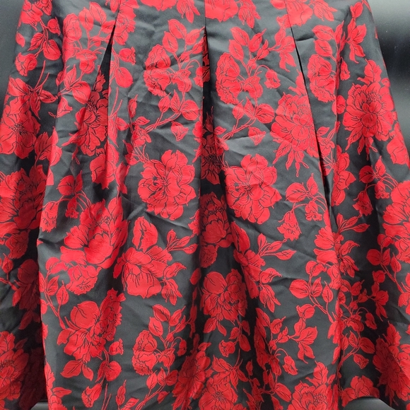 Talbots size 10 red floral skirt - Picture 5 of 6
